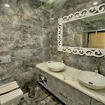 Golden Rose Deluxe Hotel
