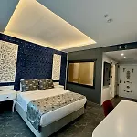 Golden Rose Deluxe Hotel