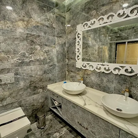 Golden Rose Deluxe Hotel