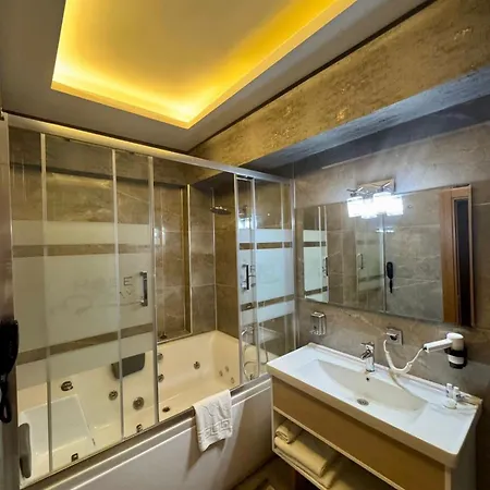 Golden Rose Deluxe מלון מניסה