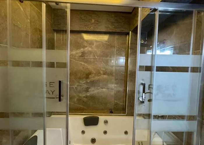 Golden Rose Deluxe 3*