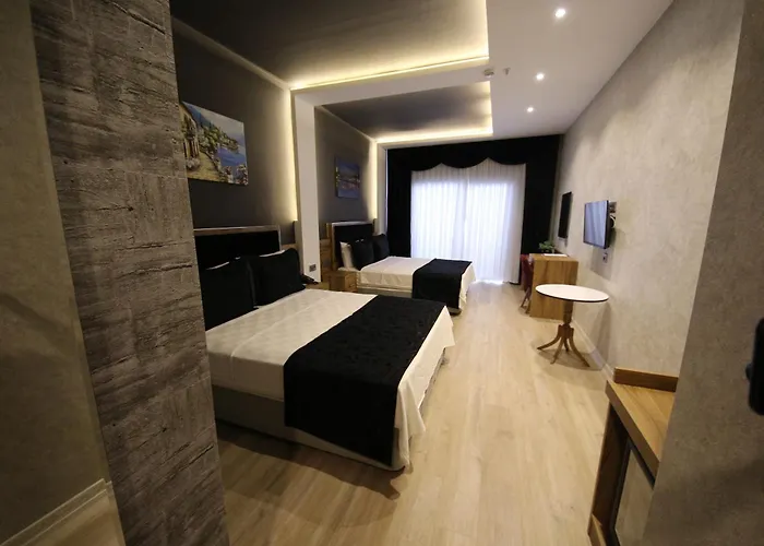 Golden Rose Deluxe Hotel