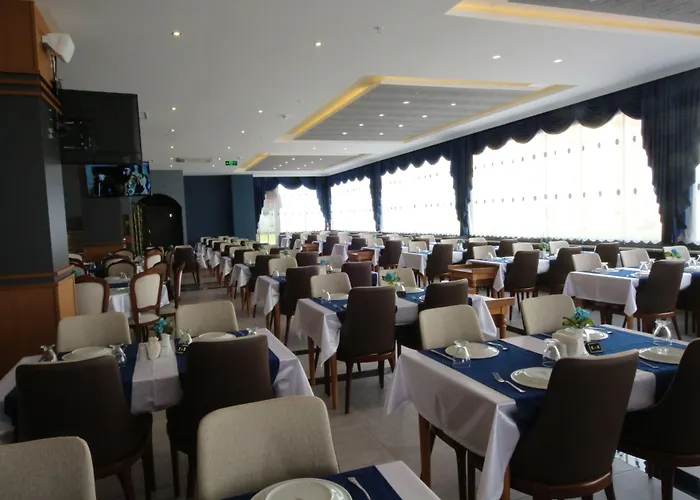 Golden Rose Deluxe Hotel