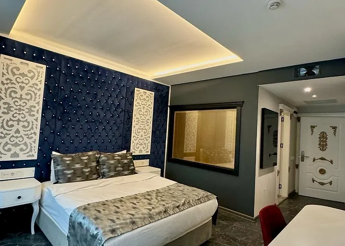 Golden Rose Deluxe Hotel